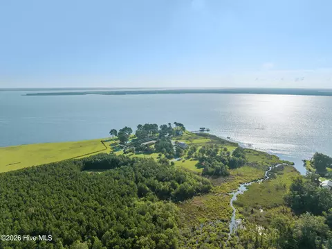 220 Pungo Shores Dr, Belhaven, NC 27810