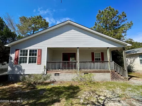 137 NE 31st St, Oak Island, NC 28465