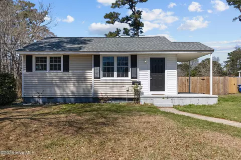101 Robin Rd, Jacksonville, NC 28540
