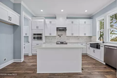 Kitchen - 3204 Whichards Beach Rd, Chocowinity, NC 27817 photo 2 of 4