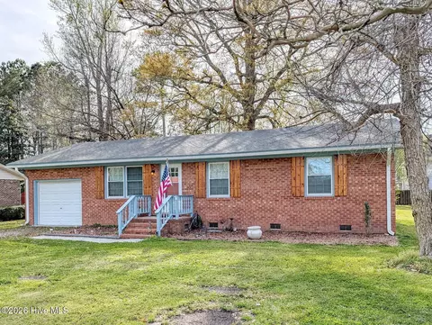 213 N Mcrae St, Burgaw, NC 28425
