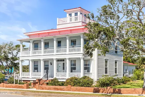 216 W Bay St, Southport, NC 28461