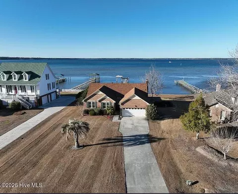 615 Willbrook Cir, Sneads Ferry, NC 28460