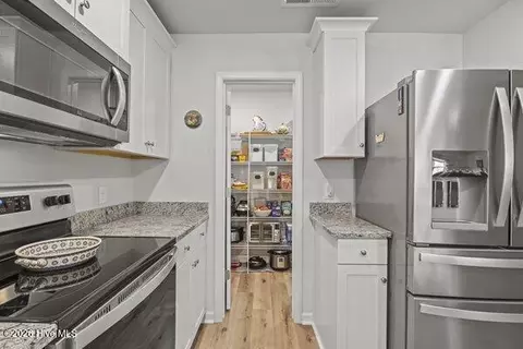 Entry Way - 238 Poppleton Dr, Hampstead, NC 28443 photo 6 of 7
