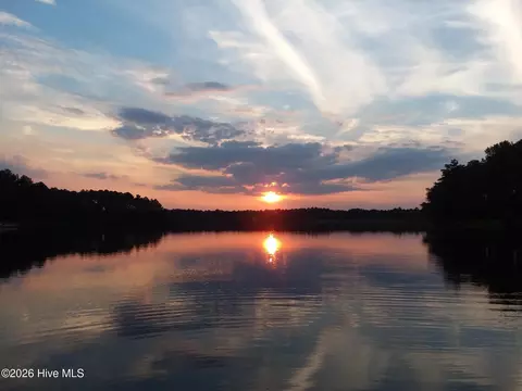 11 E Lake Rd, Wagram, NC 28396