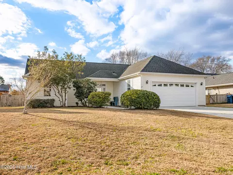 302 Whirlaway Blvd, Sneads Ferry, NC 28460
