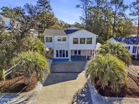212 NE 35th St, Oak Island, NC 28465