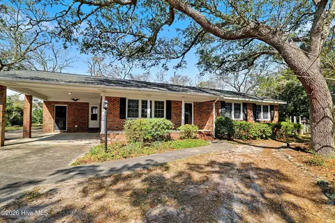 101 NE 40th St, Oak Island, NC 28465