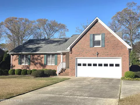 213 Pinewood Dr, New Bern, NC 28562