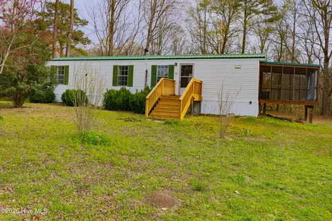 381 Washington Creek Dr, Willard, NC 28478