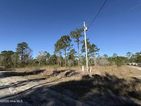 660 Virginia Dr, Boiling Spring Lakes, NC 28461