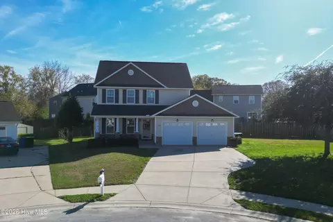 102 Gadson Ct, Richlands, NC 28574