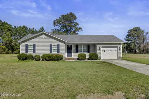 100 Burrell Ln, Richlands, NC 28574