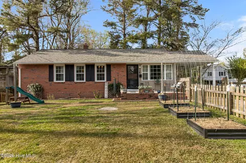400 Hickory Ct, Jacksonville, NC 28540