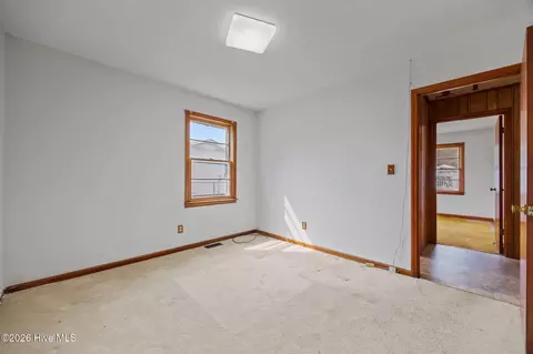 Bedroom - 207 S Cherry Ln, Windsor, NC 27983 photo 6 of 10