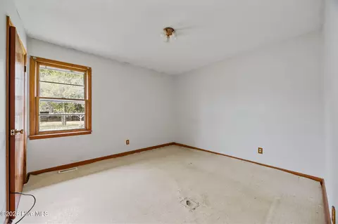 Bedroom - 207 S Cherry Ln, Windsor, NC 27983 photo 9 of 10
