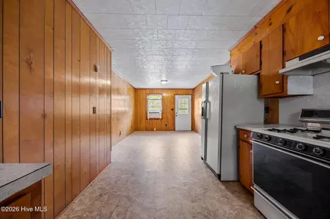 Entry Way - 207 S Cherry Ln, Windsor, NC 27983 photo 1 of 2