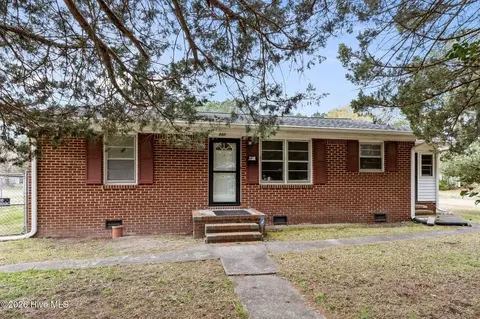 207 S Cherry Ln, Windsor, NC 27983