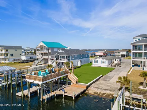 9105 W 9th St, Surf City, NC 28445