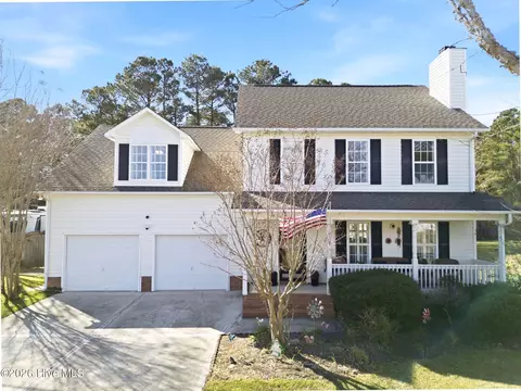 207 Portland Pl, Hubert, NC 28539