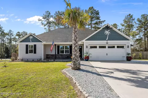 284 Breakwater Dr, Sneads Ferry, NC 28460