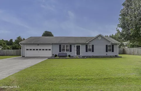 202 Buff Ct, Jacksonville, NC 28540