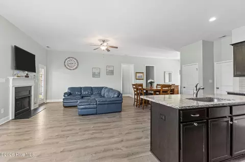 205 Mango Pl S, Hubert, NC 28539 photo 9