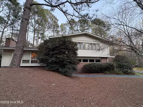 957 Sandavis Rd, Southern Pines, NC 28387