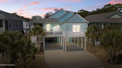 113 NE 54th St, Oak Island, NC 28465
