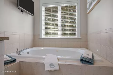 Bath - 922 Potomac Dr, Chocowinity, NC 27817 photo 4 of 6