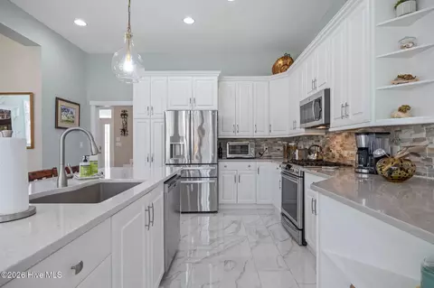 Kitchen - 922 Potomac Dr, Chocowinity, NC 27817 photo 3 of 5