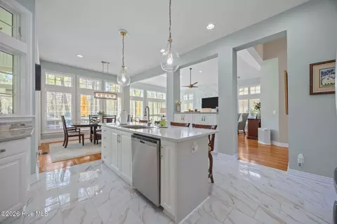 Kitchen - 922 Potomac Dr, Chocowinity, NC 27817 photo 4 of 5