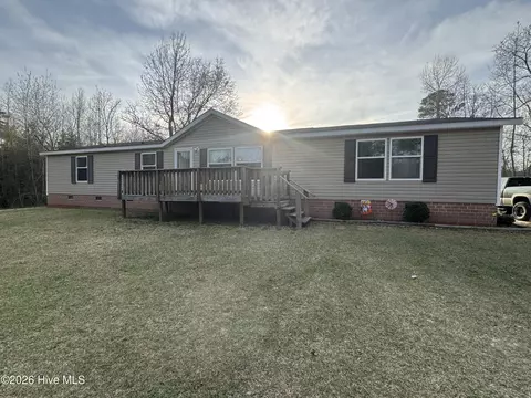 8521 Johns Mill Rd, Maxton, NC 28364