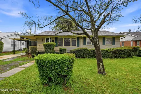2422 Princess Place Dr, Wilmington, NC 28405