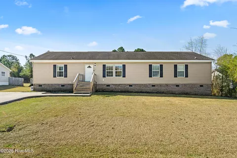 174 Sanders Dr, Hubert, NC 28539