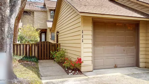 111 Egret Ct, Hampstead, NC 28443