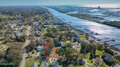 700 Waterway Dr, Sunset Beach, NC 28468