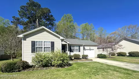 115 Luke Ct, New Bern, NC 28560 photo 2