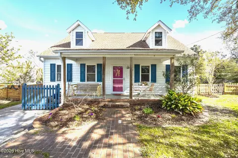 812 Monroe Ave, Carolina Beach, NC 28428
