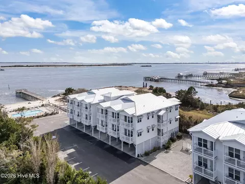 704 E Moore St #112, Southport, NC 28461