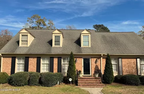 2001 Cambridge Dr, Kinston, NC 28504