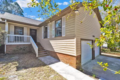 9123 Sedgley Dr, Wilmington, NC 28412