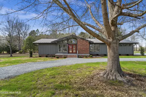 1000 Pine St, Lake Waccamaw, NC 28450