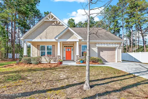 702 Jasmine Way, Burgaw, NC 28425