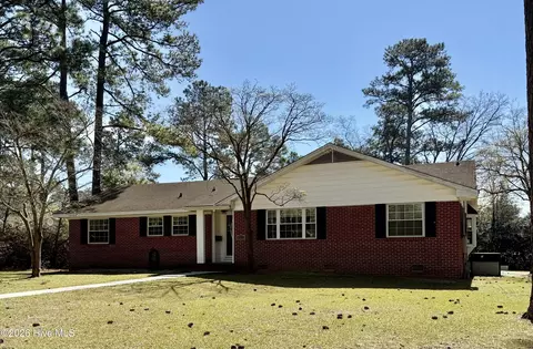 401 Hawthorne St, Hamlet, NC 28345