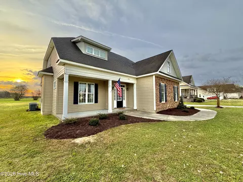 3047 Poplar Grove Dr, Greenville, NC 27858