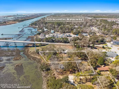 101 Causeway Dr, Ocean Isle Beach, NC 28469