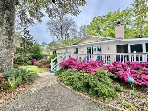515 Shoreline Dr E, Sunset Beach, NC 28468