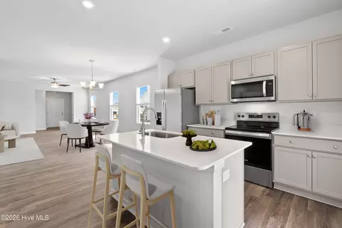 Kitchen - 1067 Hanson Dr, Leland, NC 28451 photo 4 of 4