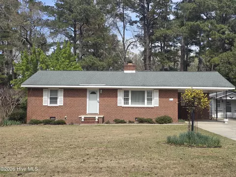 214 E Bladen St, Bladenboro, NC 28320